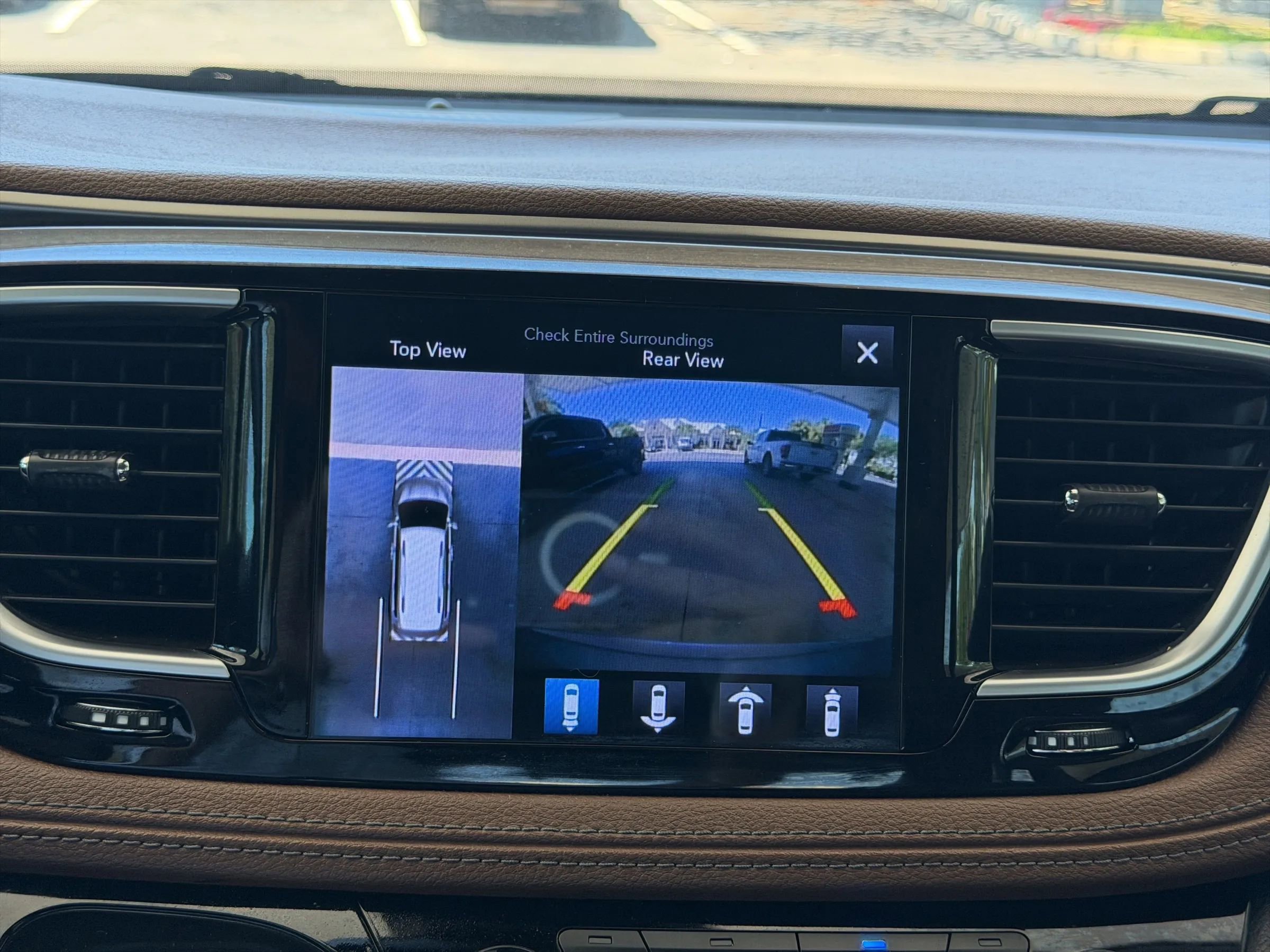 Used 2017 Chrysler Pacifica Limited w/ Advanced Safetytec Group FWD image 29