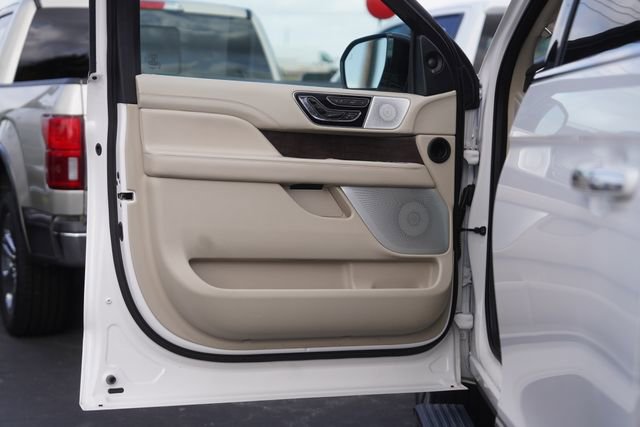 Used 2019 Lincoln Navigator L Reserve image 33