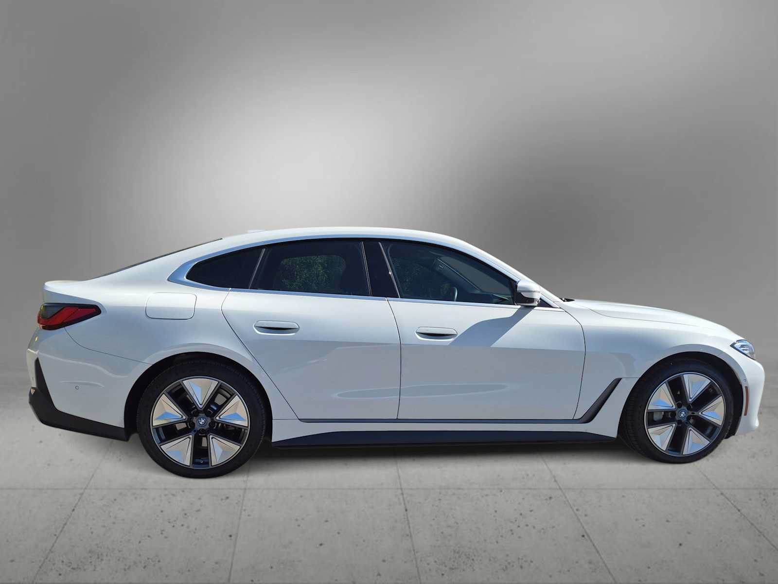 Used 2024 BMW i4 xDrive40i w/ Premium Package AWD/4WD image 9