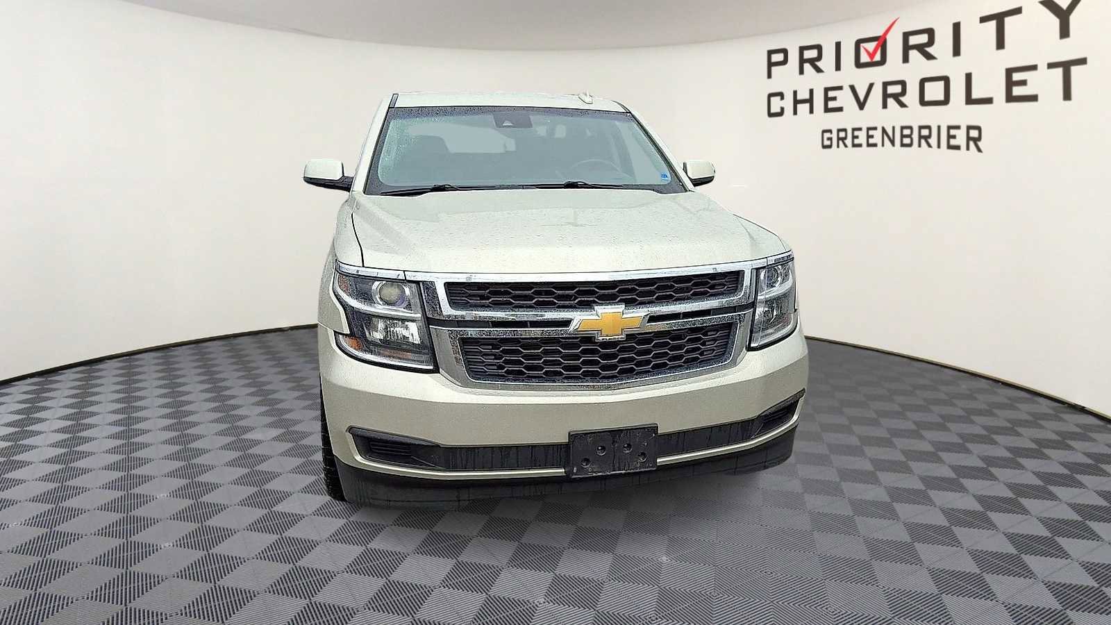 Used 2017 Chevrolet Suburban LT image 3