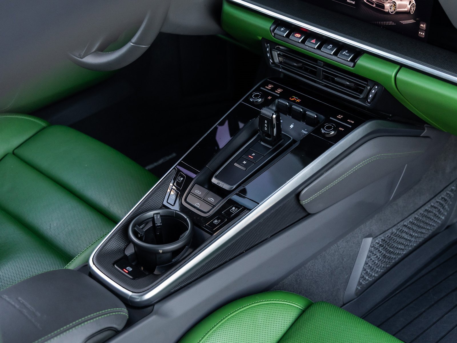 Certified 2022 Porsche 911 Turbo S w/ 911 Turbo Sportdesign Package image 40