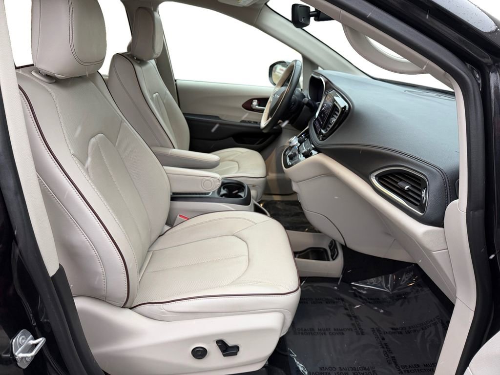 Used 2020 Chrysler Pacifica Limited image 18
