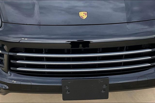 Used 2022 Porsche Cayenne AWD/4WD image 32