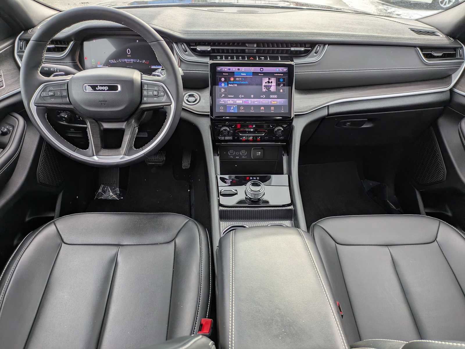 Used 2025 Jeep Grand Cherokee L Limited w/ Trailer Tow Package image 14