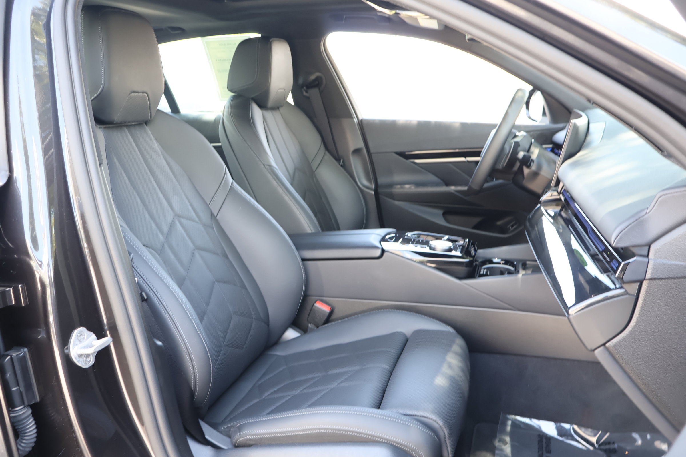 Used 2025 BMW 530i RWD image 21