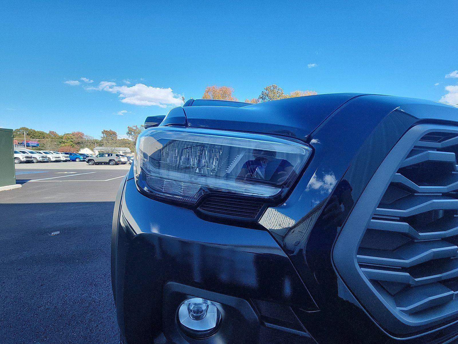 Used 2023 Toyota Tacoma TRD Off-Road image 12