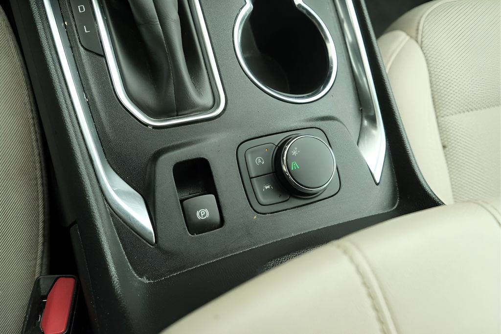 Used 2023 Chevrolet Traverse LS FWD image 16