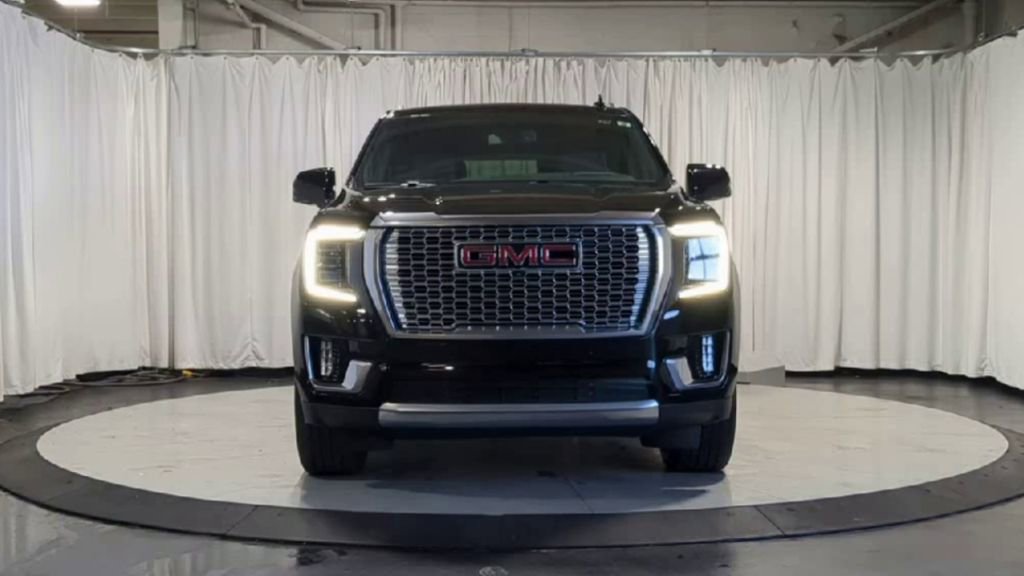 Used 2024 GMC Yukon Denali image 3