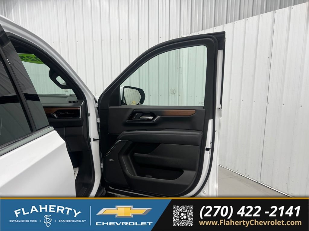 Used 2025 GMC Yukon XL Denali AWD/4WD image 14