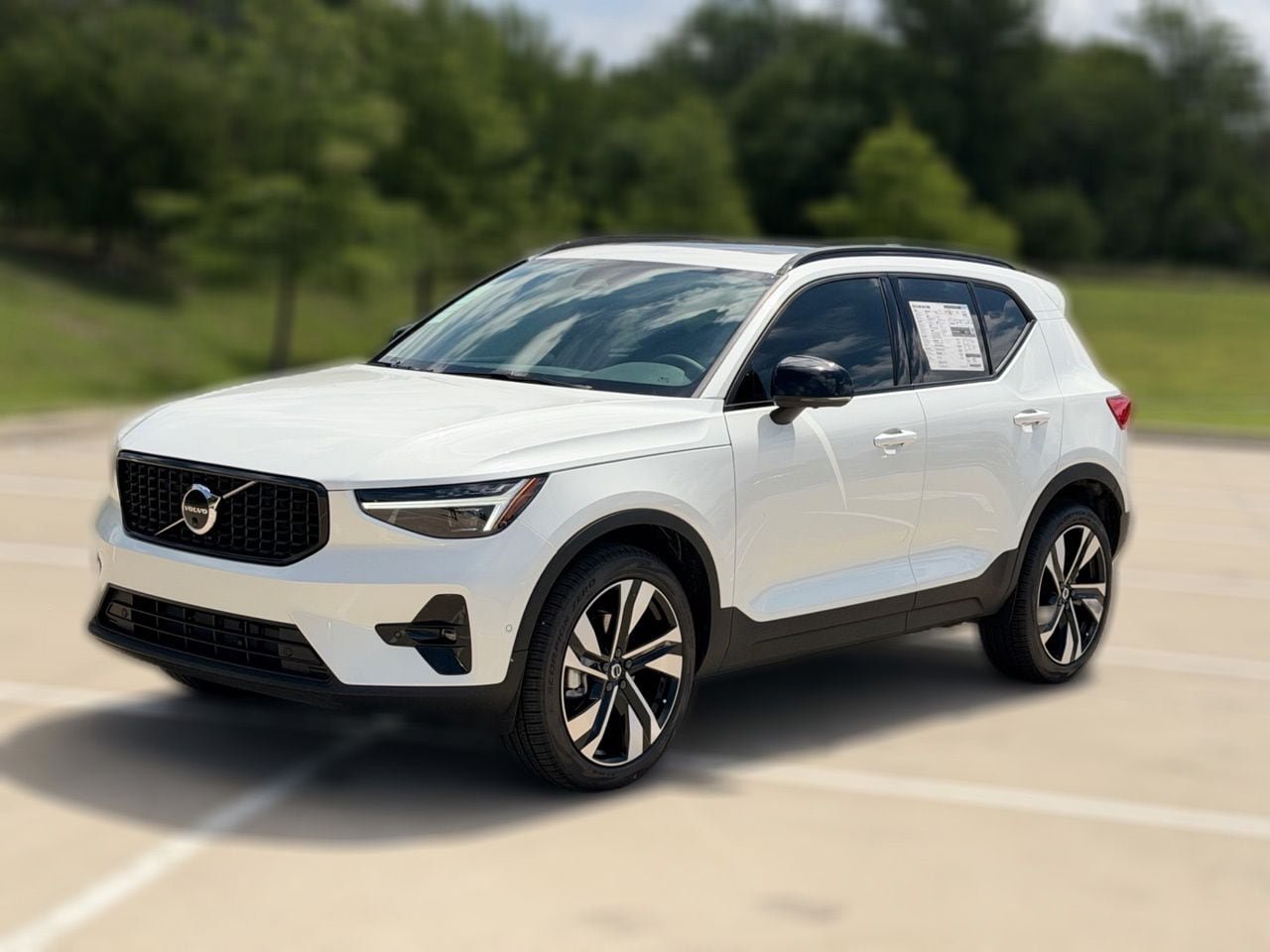 New 2026 Volvo XC40 B5 Plus w/ Climate Package AWD/4WD image 3