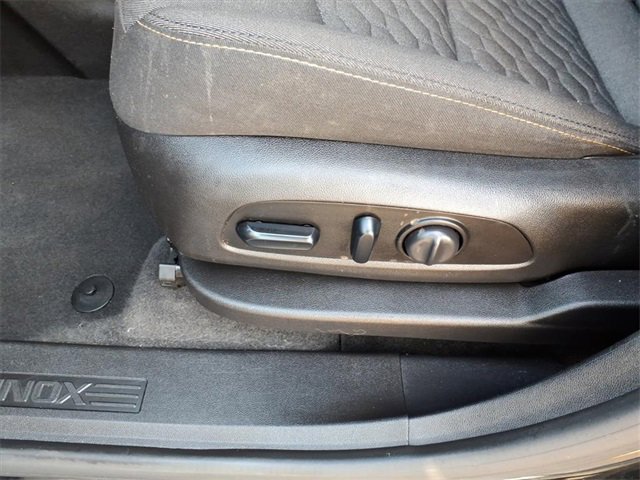 Used 2019 Chevrolet Equinox LT image 3