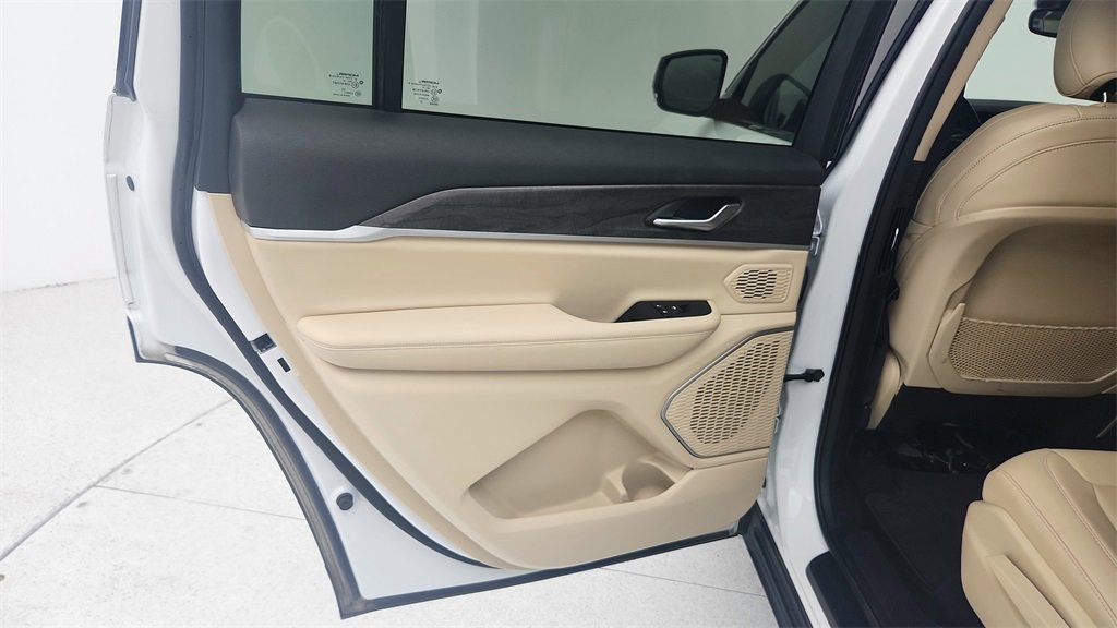 Used 2022 Jeep Grand Cherokee L Limited image 29