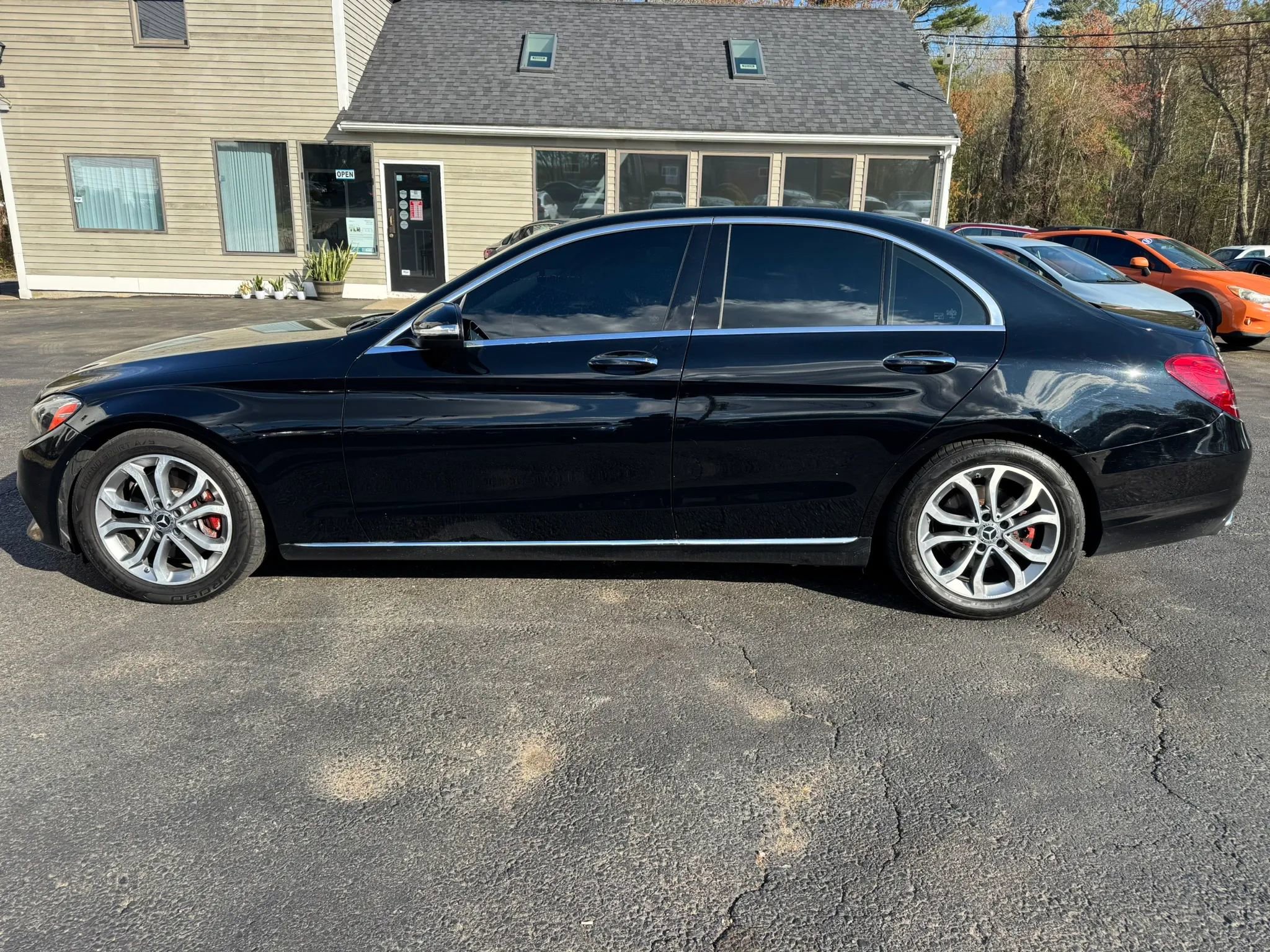 Used 2015 Mercedes-Benz C 300 4MATIC Sedan image 4