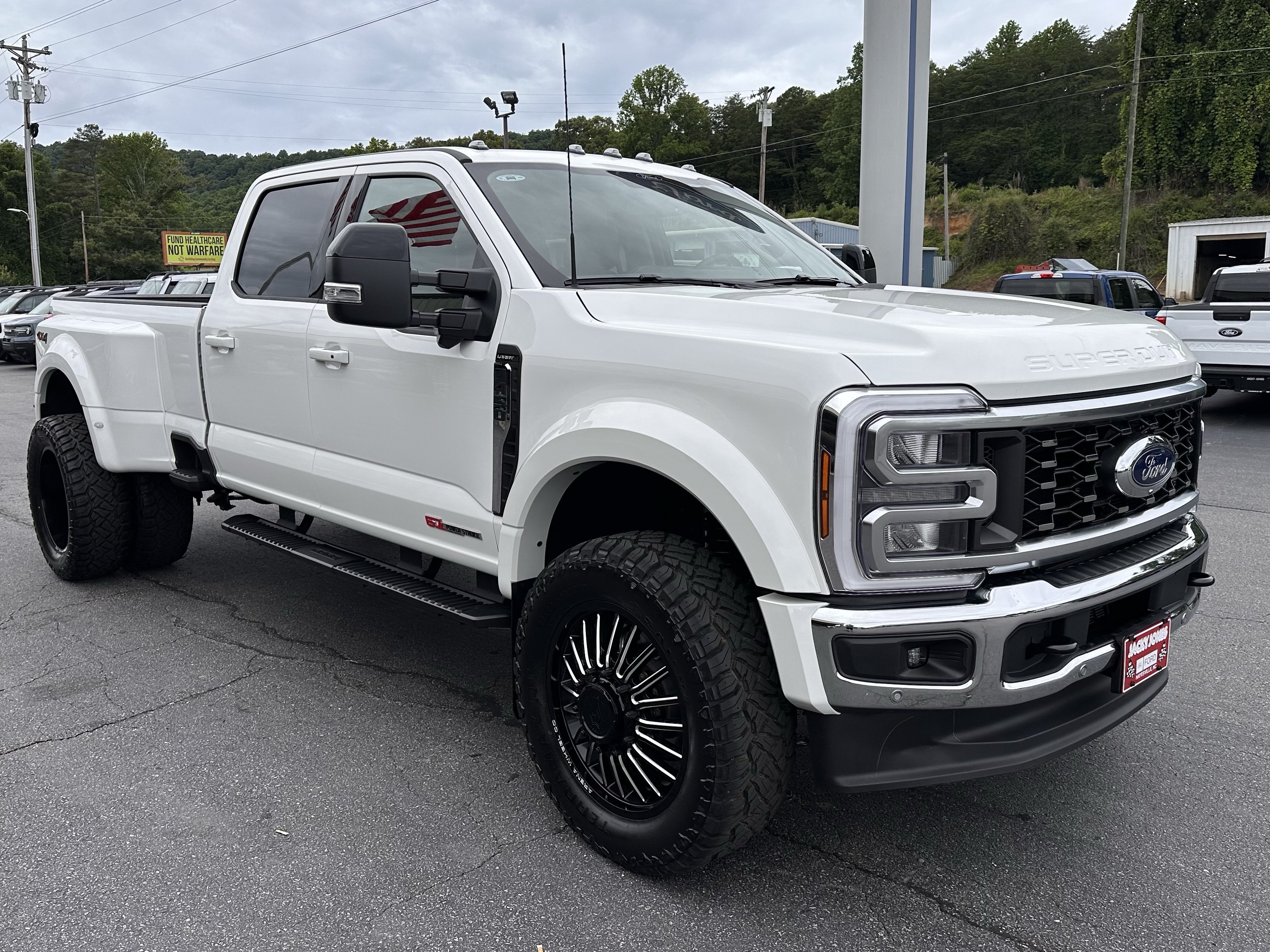 Used 2026 Ford F450 Lariat w/ Lariat Premium Package AWD/4WD image 4