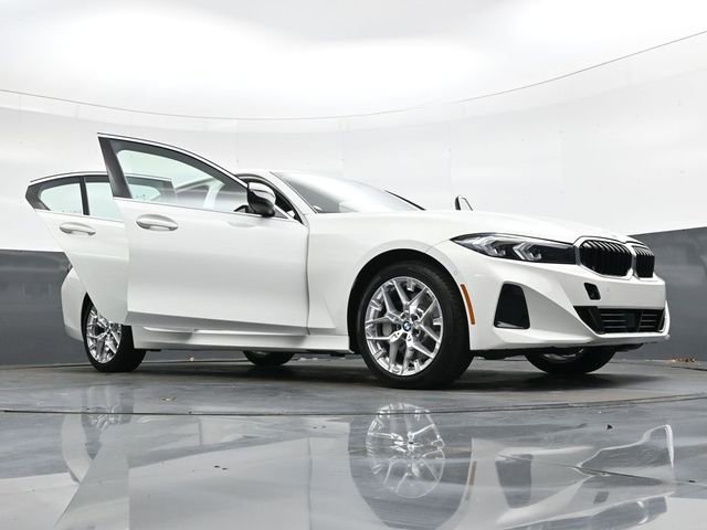 Used 2026 BMW 330i xDrive Sedan w/ Premium Package image 39