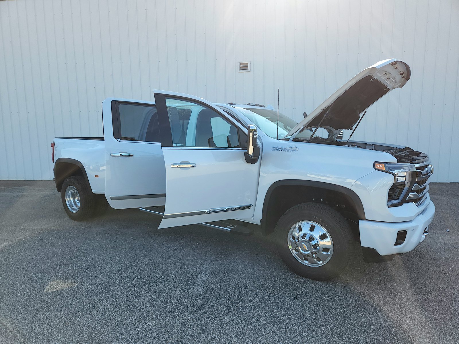 New 2026 Chevrolet Silverado 3500 High Country w/ High Country Premium Package AWD/4WD image 11