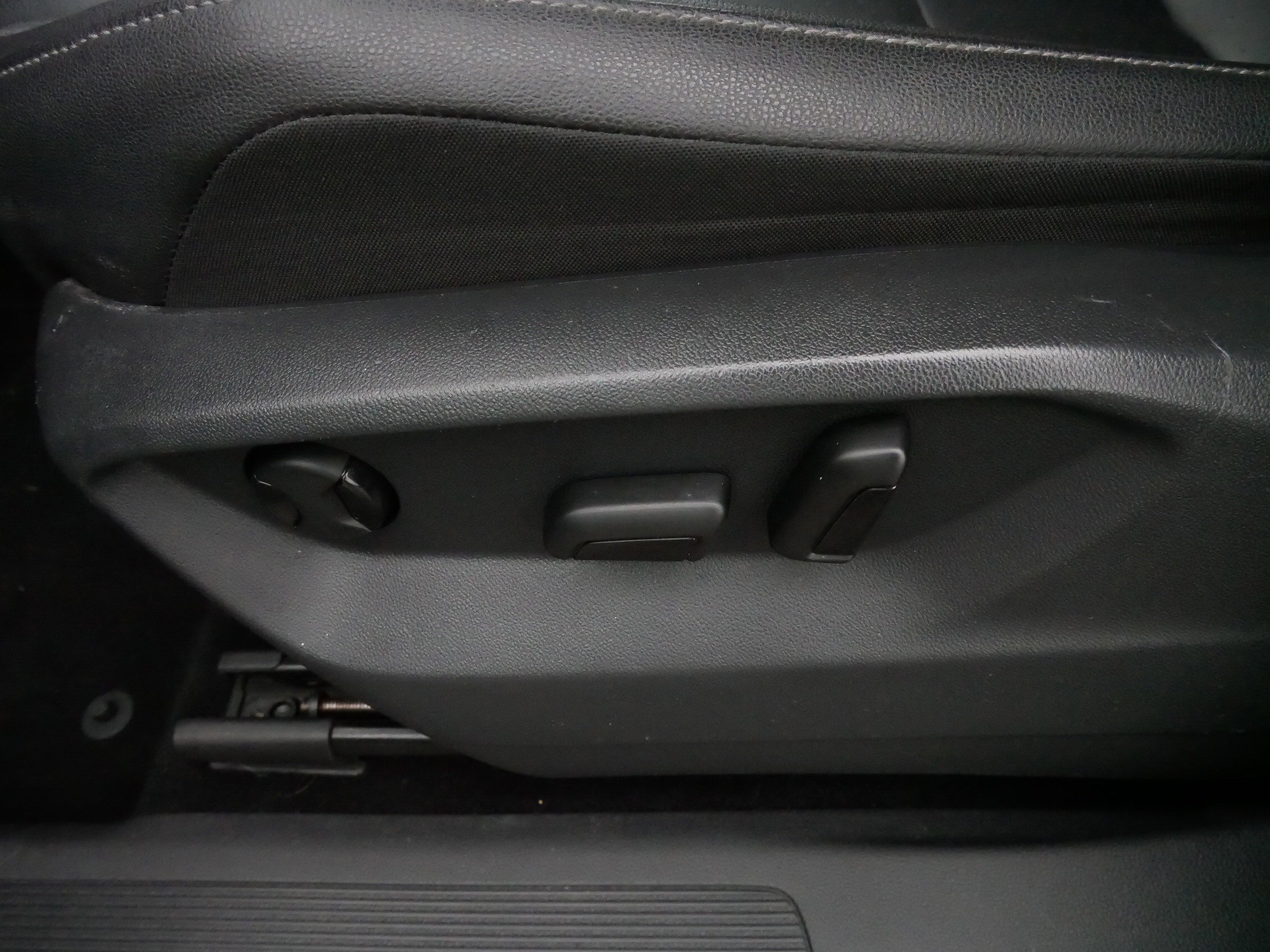 Certified 2020 Volkswagen Tiguan SE w/ Panoramic Sunroof Package image 20