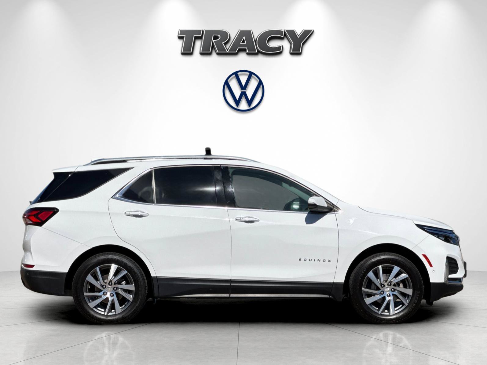 Used 2022 Chevrolet Equinox Premier AWD/4WD image 3