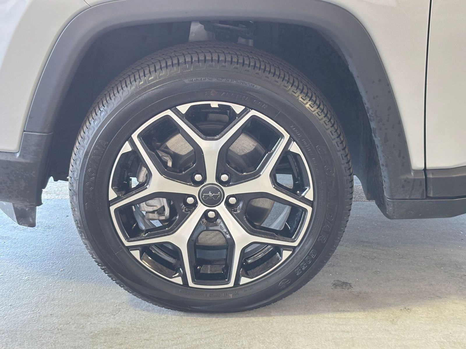 Used 2025 Jeep Compass Limited image 30