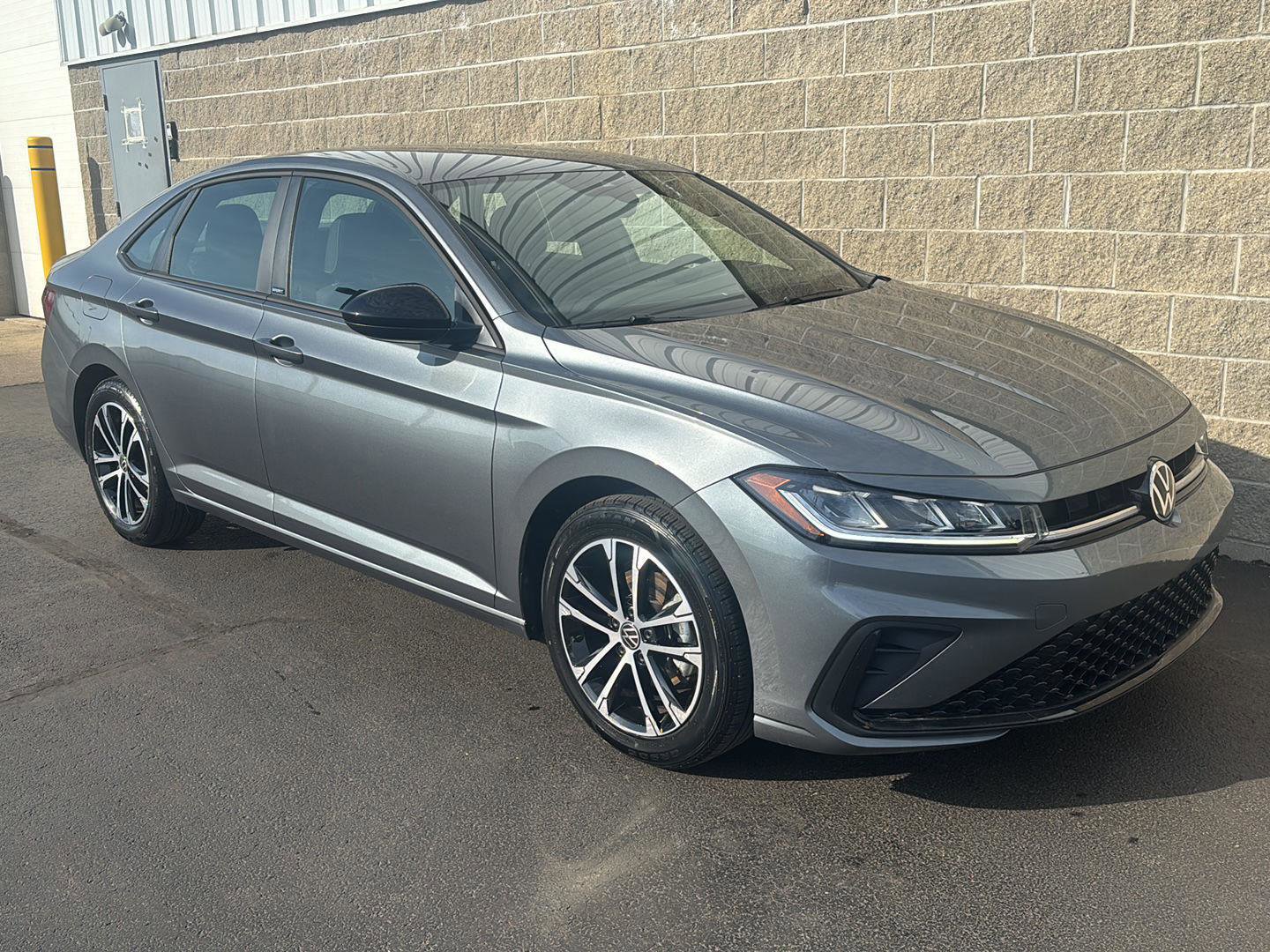 Used 2025 Volkswagen Jetta Sport image 2