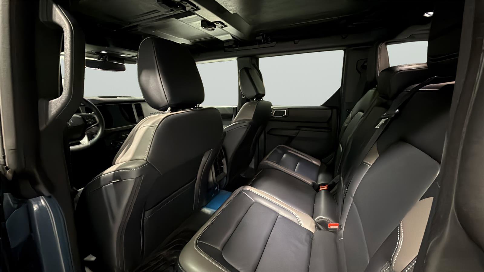 Used 2025 Ford Bronco Outer Banks AWD/4WD image 17