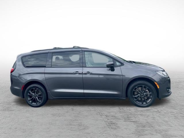 Used 2020 Chrysler Pacifica Touring-L w/ Advanced Safetytec Group AWD/4WD image 4