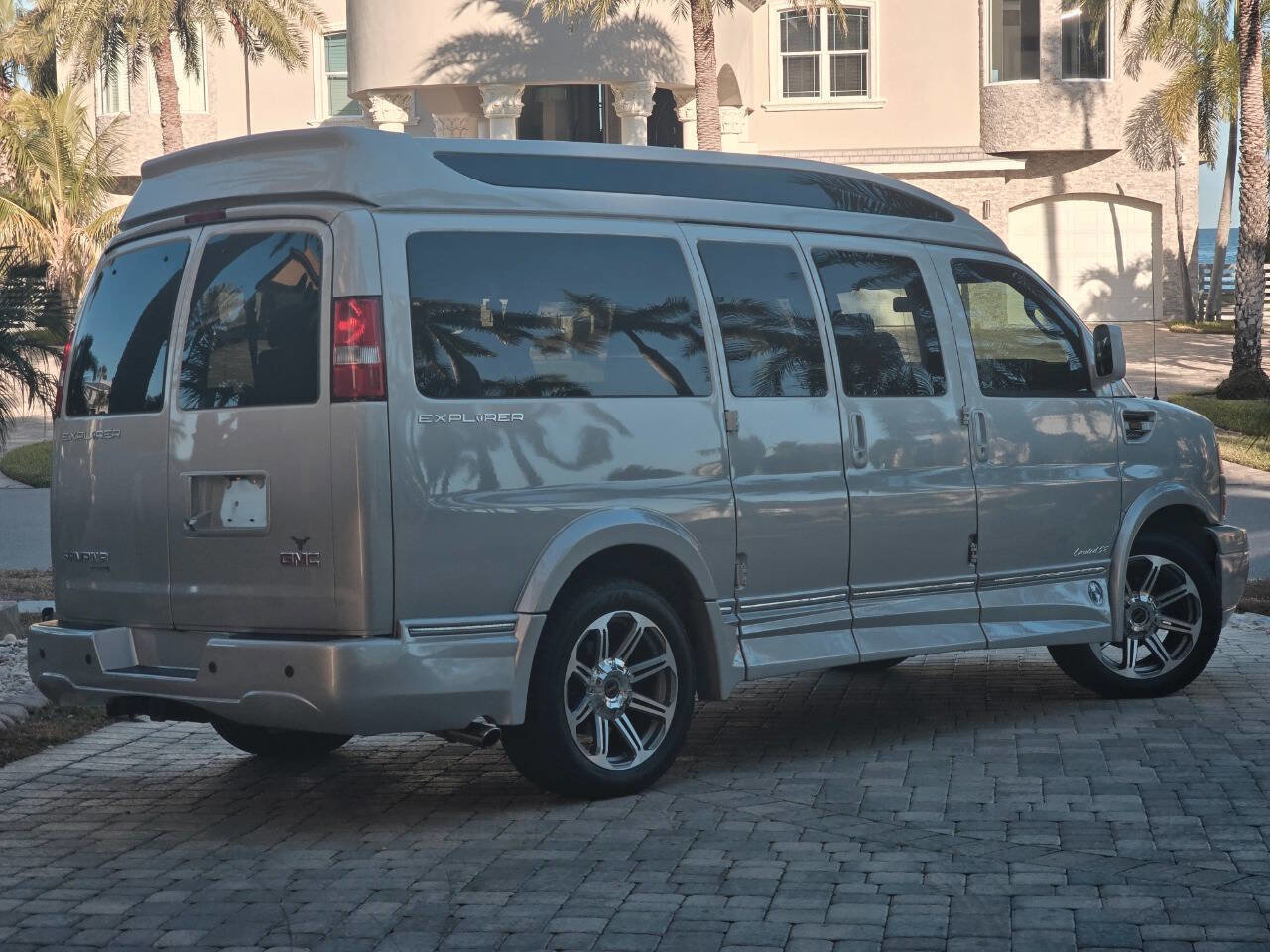 Used 2016 GMC Savana 2500 image 5