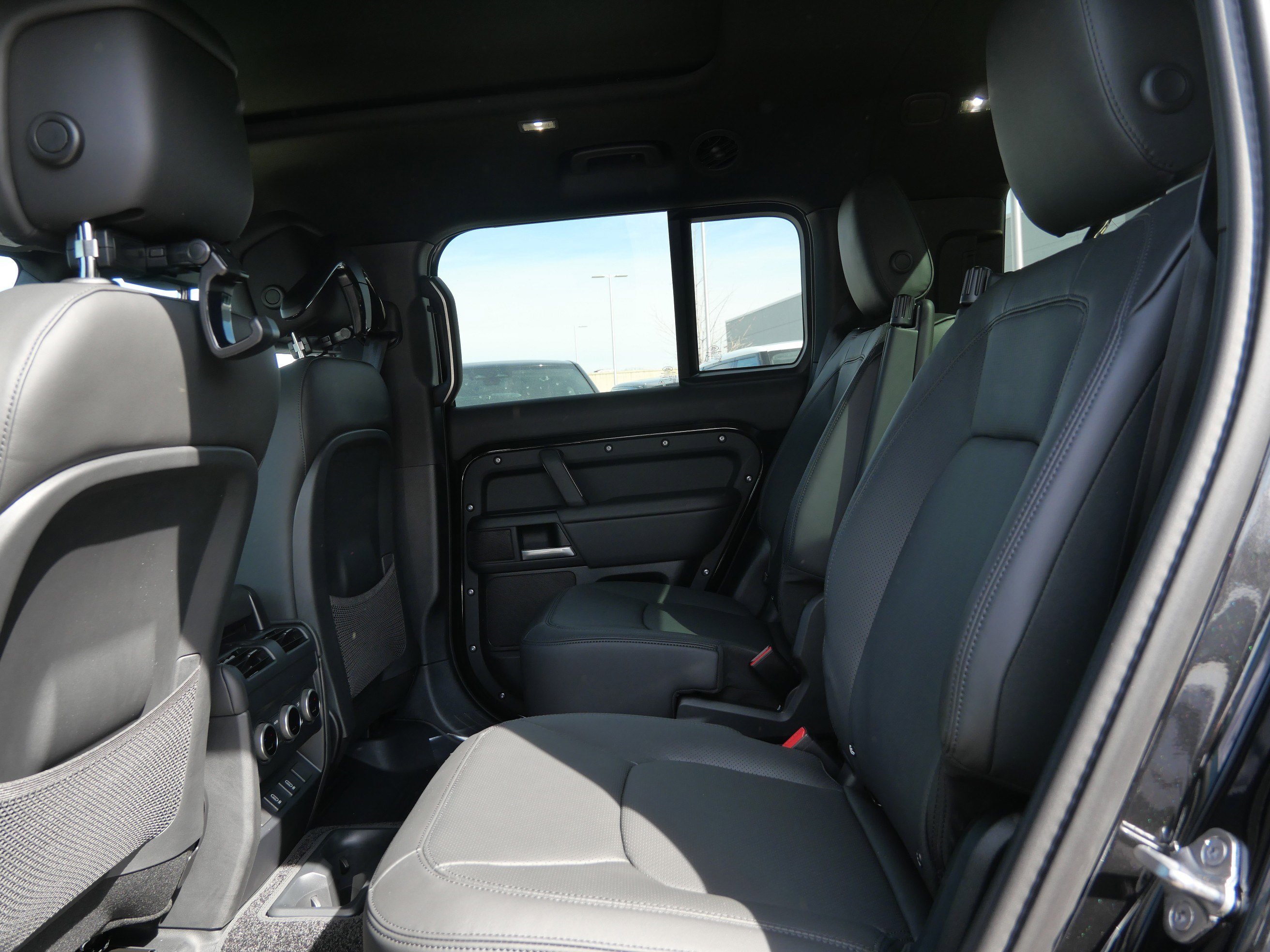 New 2026 Land Rover Defender 130 X-Dynamic SE AWD/4WD image 6
