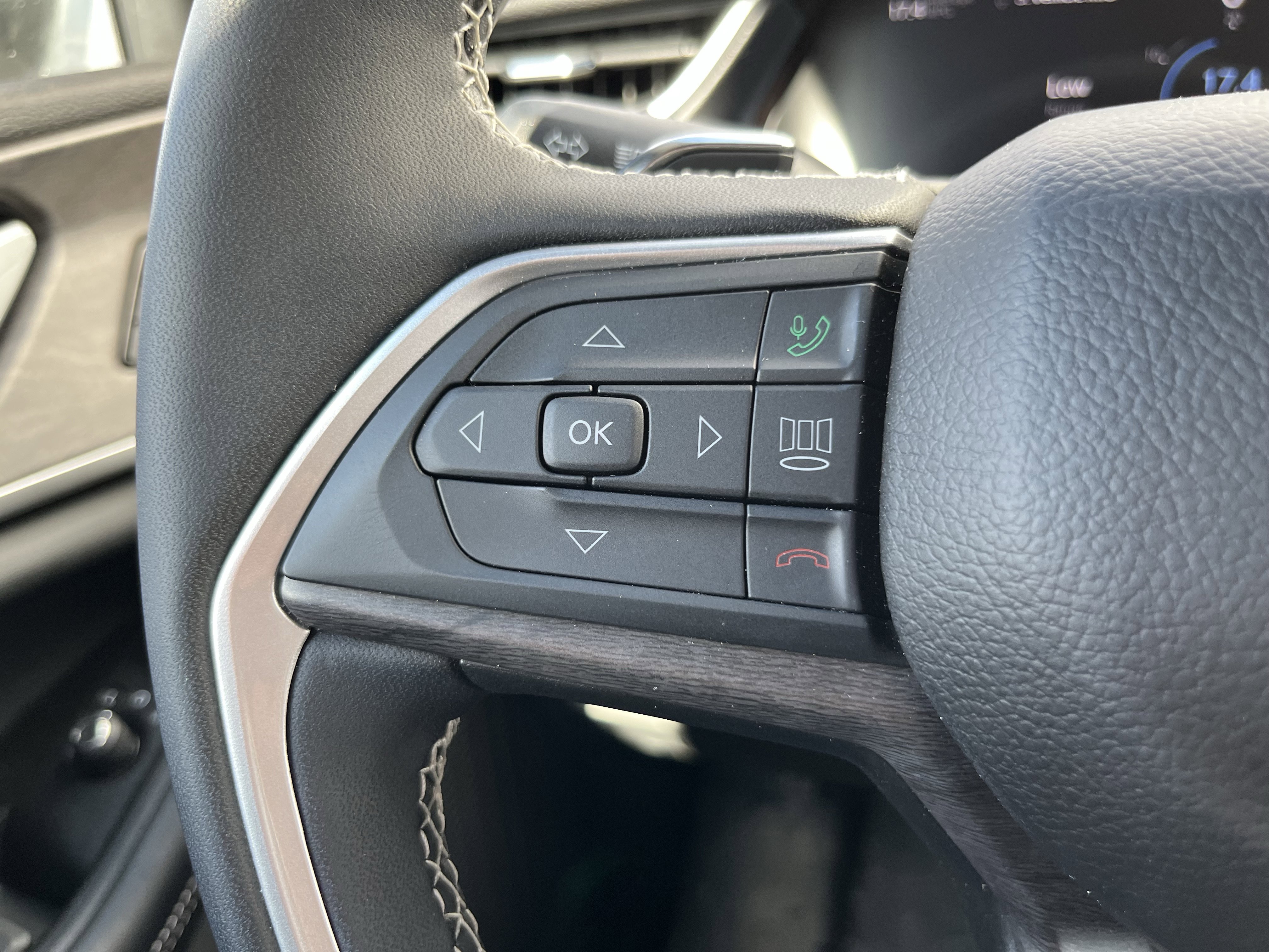 Used 2025 Jeep Grand Cherokee Limited image 18