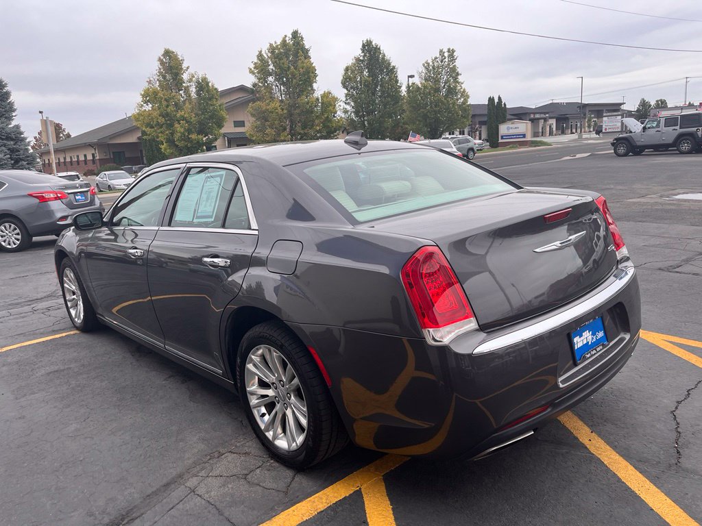 Used 2016 Chrysler 300 C RWD image 6