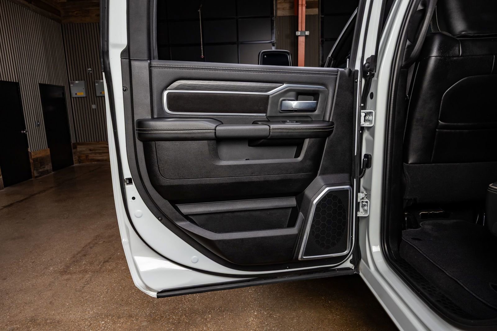 Used 2024 RAM 3500 Laramie w/ Night Edition image 38