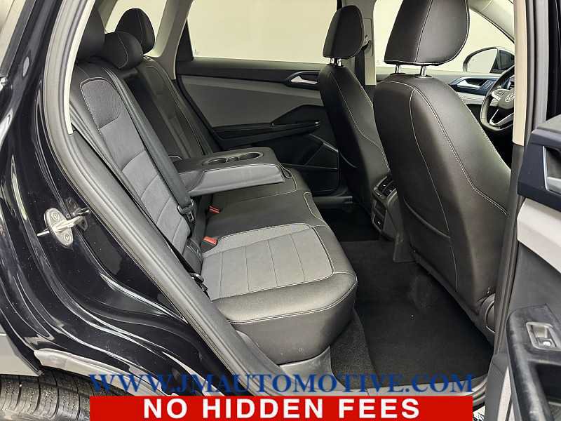 Used 2024 Volkswagen Taos SE FWD image 17