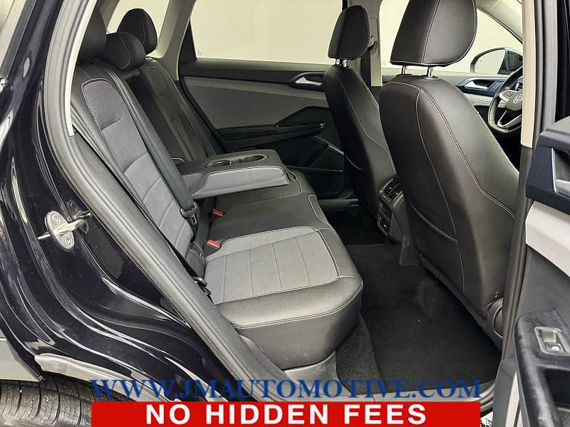 Used 2024 Volkswagen Taos SE FWD image 17