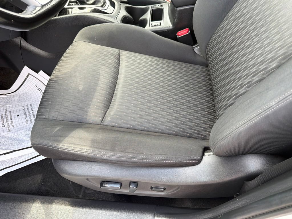 Used 2018 Nissan Rogue SV FWD image 15