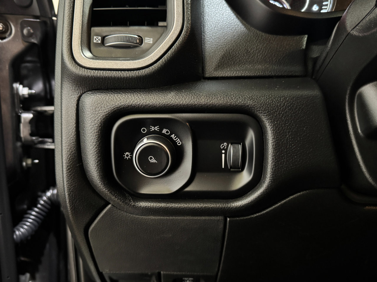 Used 2024 RAM 2500 Tradesman w/ Chrome Appearance Group image 26