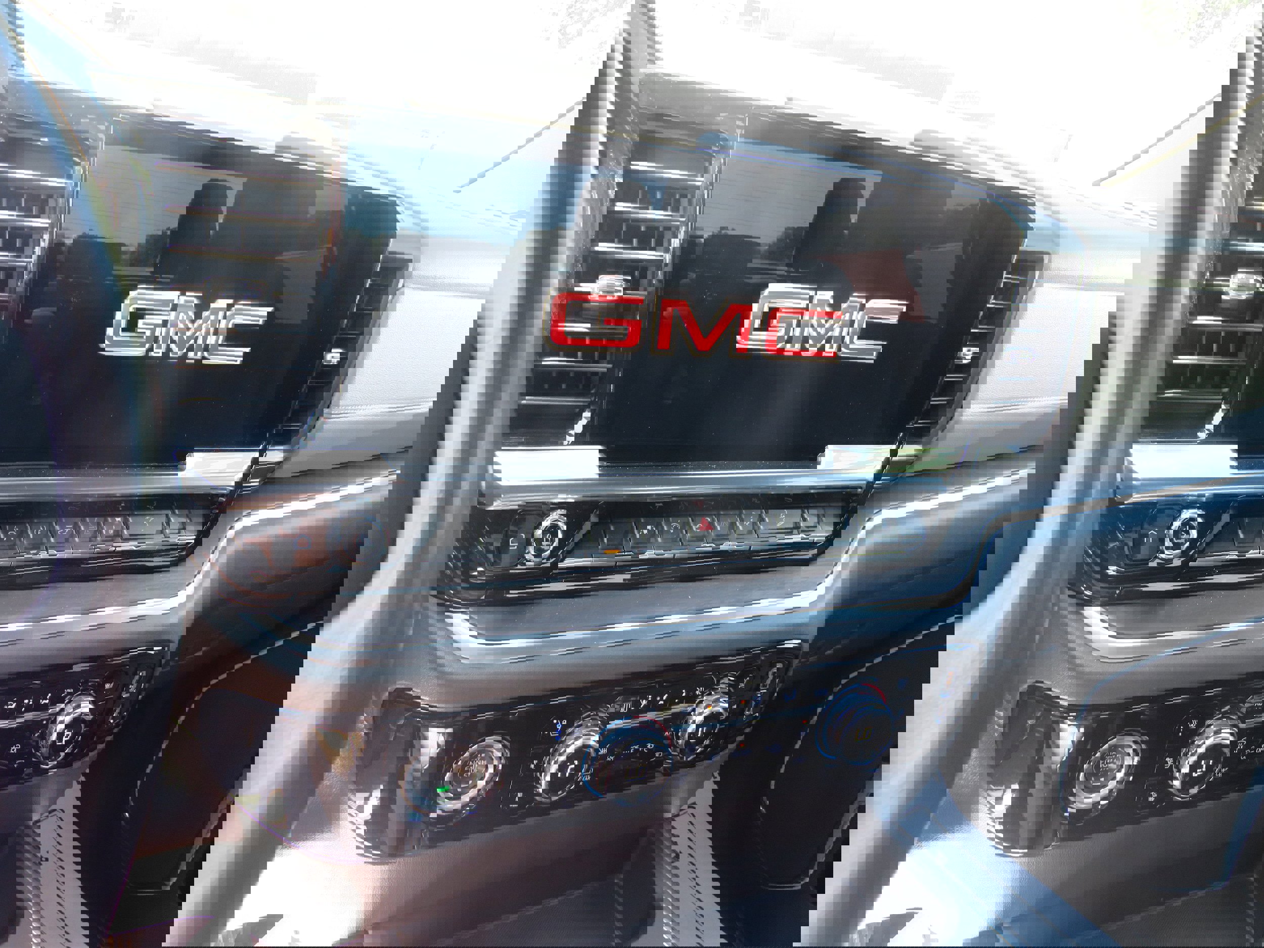 Used 2022 GMC Sierra 1500 SLT w/ SLT Convenience Package image 11