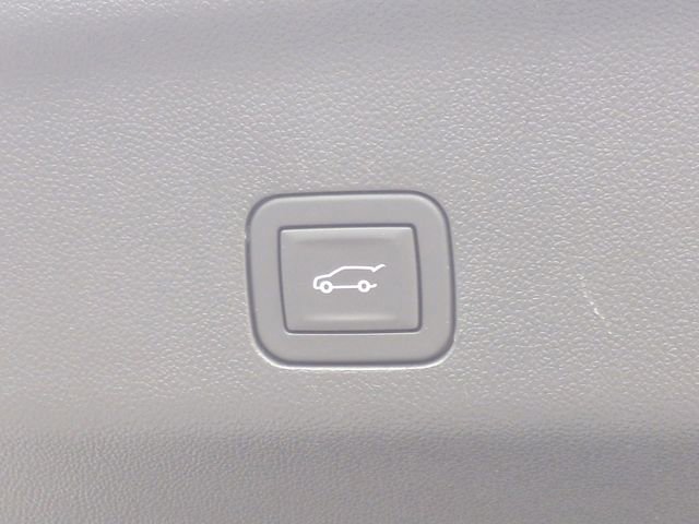 Used 2025 Chevrolet Tahoe LT AWD/4WD image 15