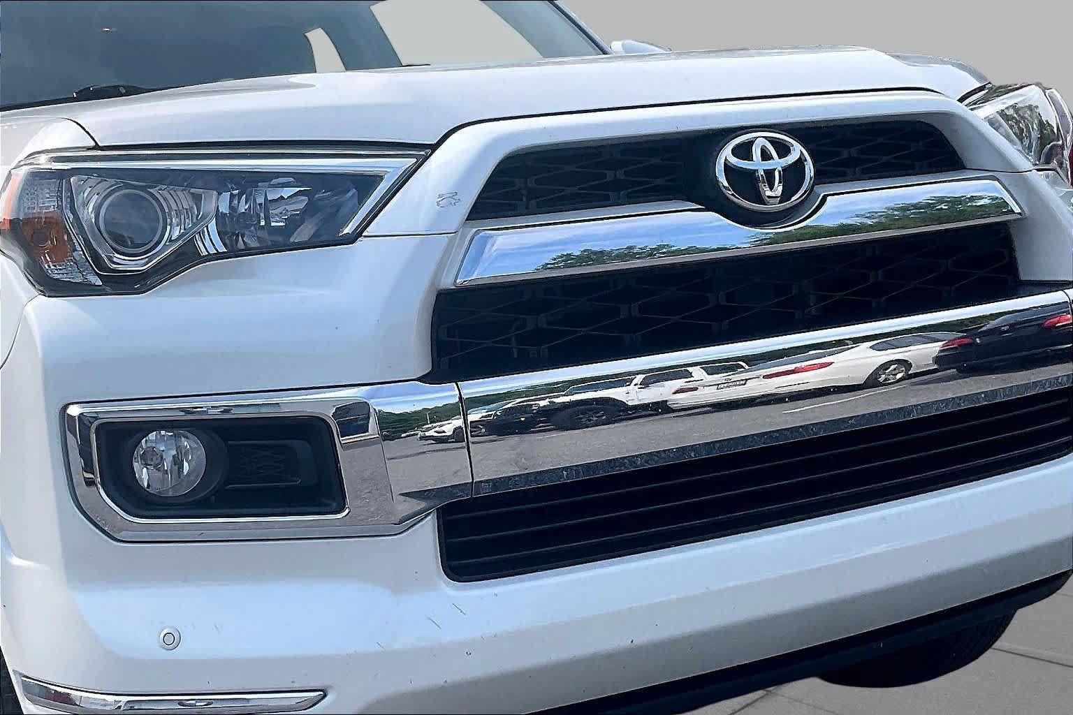 Used 2015 Toyota 4Runner Limited AWD/4WD image 31