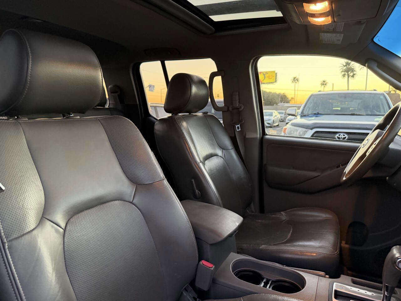 Used 2008 Nissan Frontier LE w/ Leather Pkg image 31