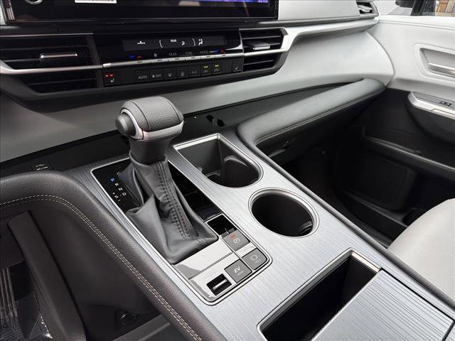 New 2026 Toyota Sienna XLE image 18