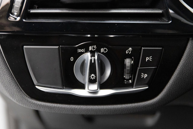 Used 2023 BMW M550i xDrive w/ Executive Package image 61