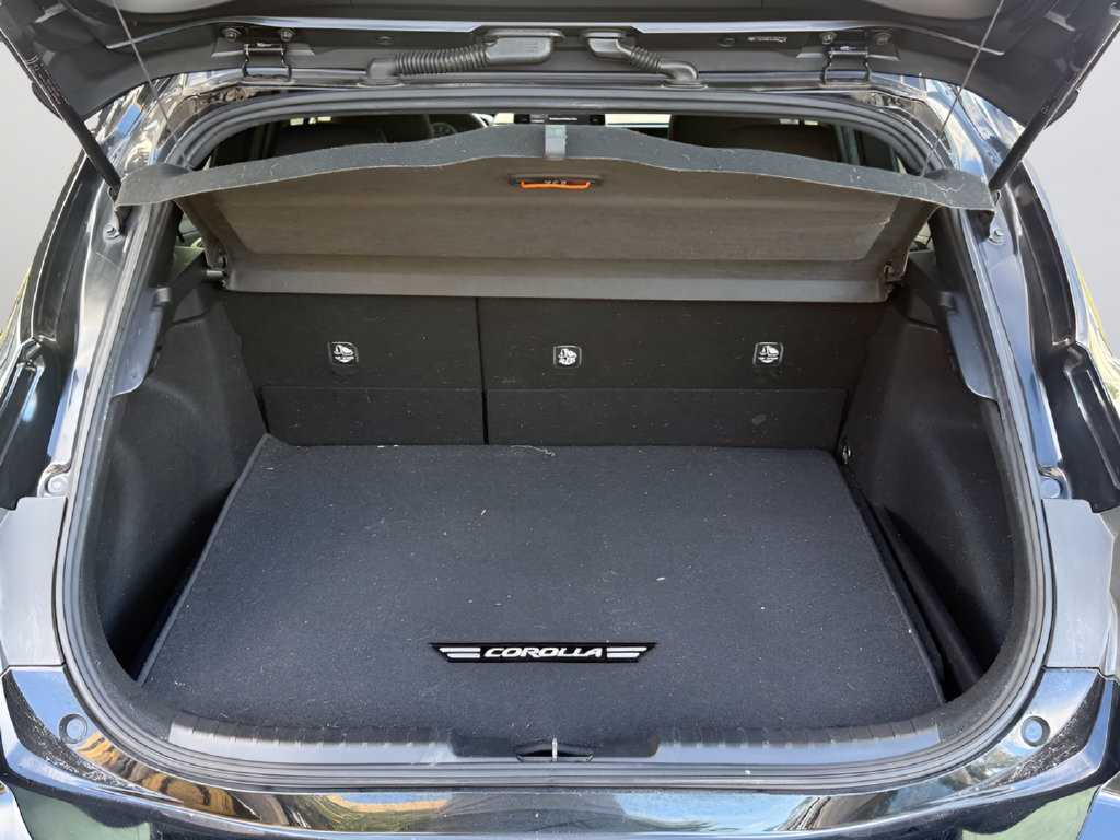 Used 2019 Toyota Corolla SE w/ Carpet Mat Package FWD image 14