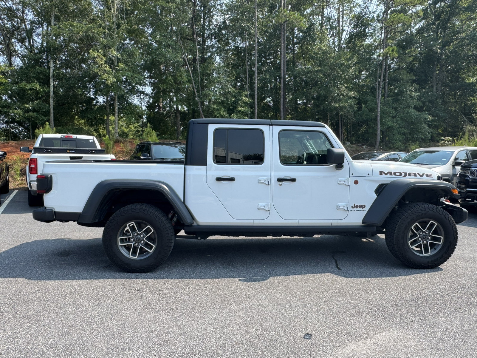 Certified 2025 Jeep Gladiator Mojave w/ Convenience Group AWD/4WD image 4