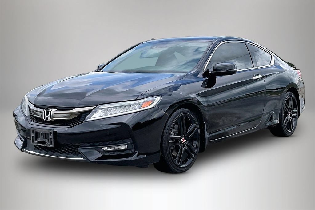 Used 2017 Honda Accord Touring image 2