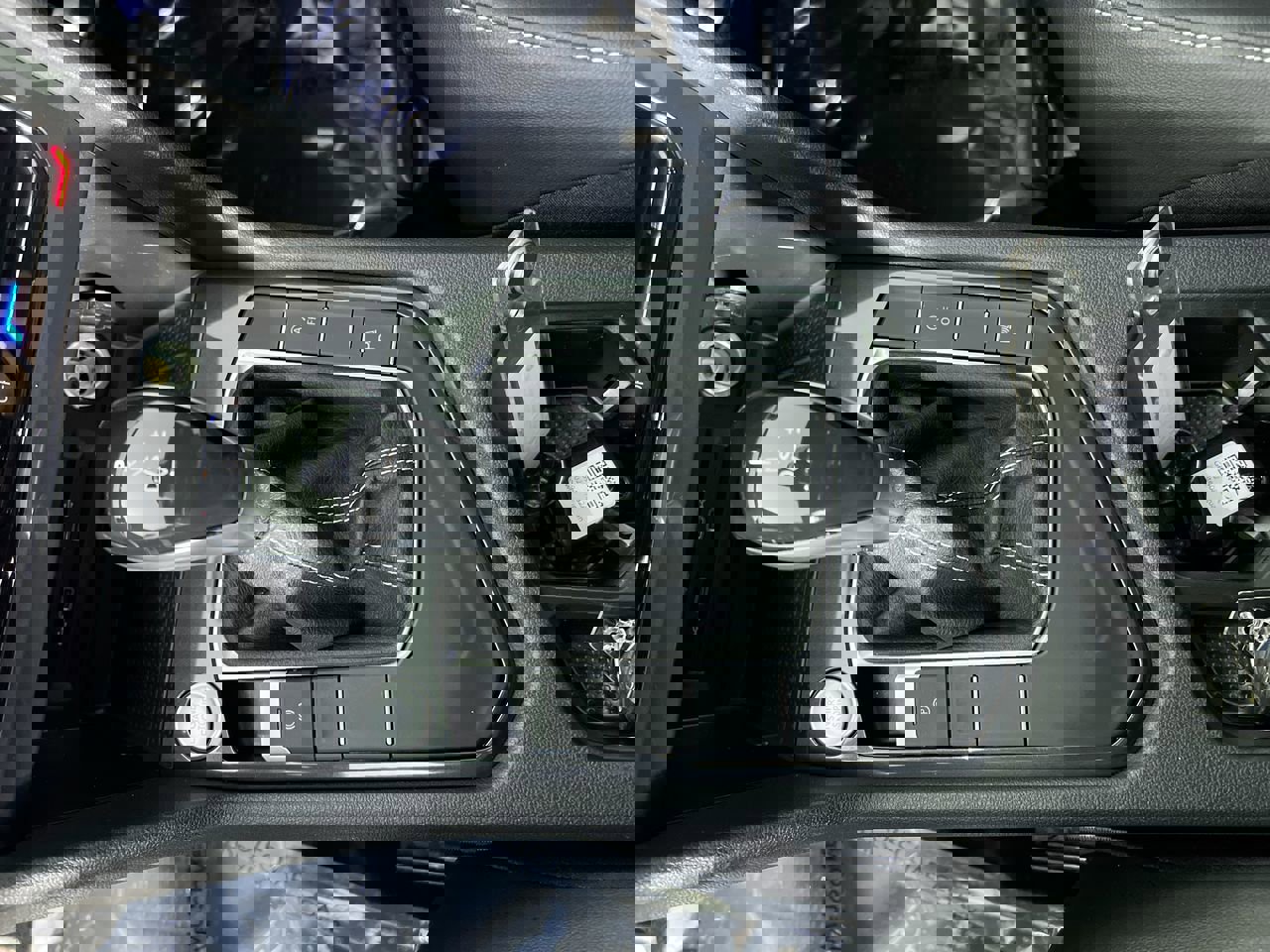 Used 2022 Volkswagen Tiguan SE R-Line image 22