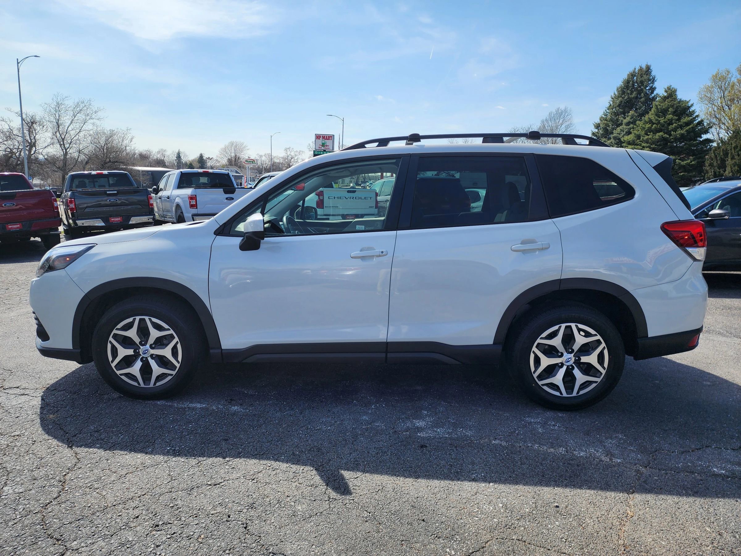 Used 2023 Subaru Forester Premium image 4