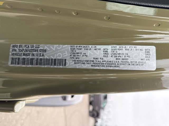 Used 2025 Jeep Wrangler Unlimited Rubicon w/ Technology Group image 16