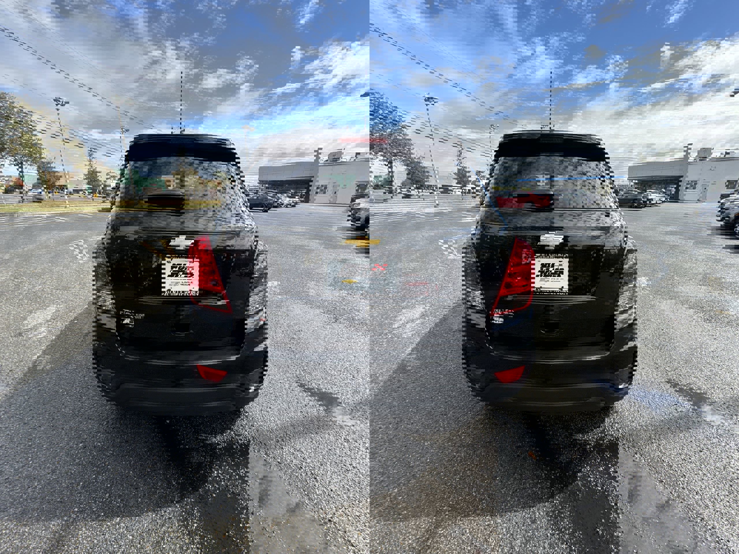 Used 2022 Chevrolet Trax LS w/ Tint and Cruise Package image 33