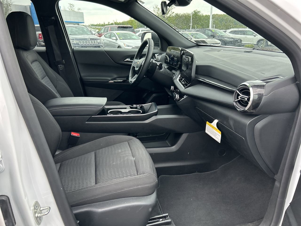 Used 2026 Chevrolet Equinox LT AWD/4WD image 13