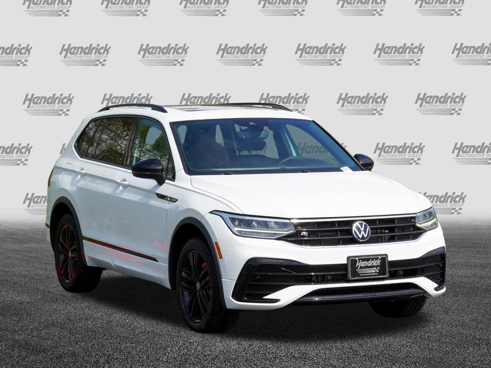 Used 2022 Volkswagen Tiguan SE R-Line AWD/4WD image 2